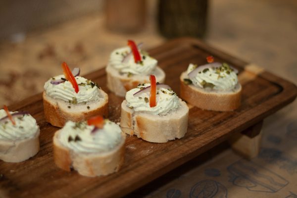 Kanape z bučnim namazom