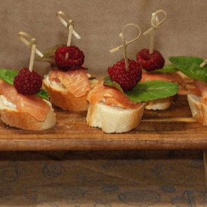 Kanape z dimljenim lososom